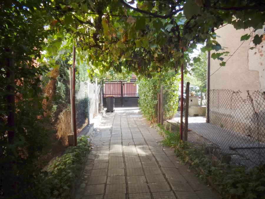 Тихо място, близо бул. Ботевградско шосе, ул. Баба Тонка