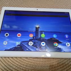 Като нов Таблет Lenovo 10 инчa със слот за sim карта и sd карта andr