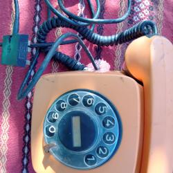 Стар телефон с шайба