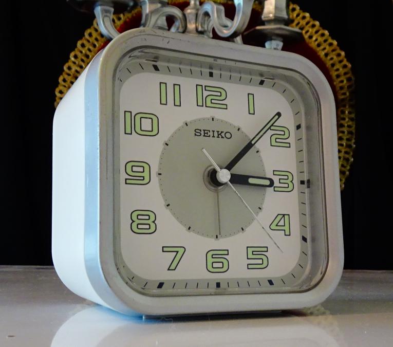 Настолен часовник, будилник Seiko.