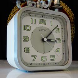 Настолен часовник, будилник Seiko.