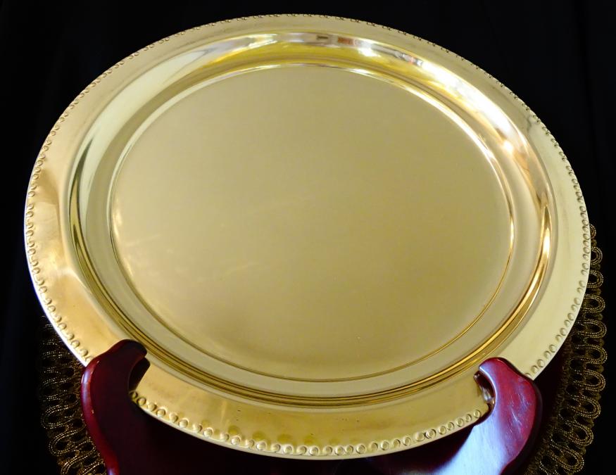 Бронзов поднос 32 см., 550 гр., перлен релеф.