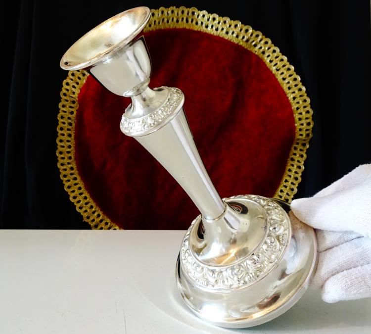 Посребрен свещник, релефни рози, Art Deco.