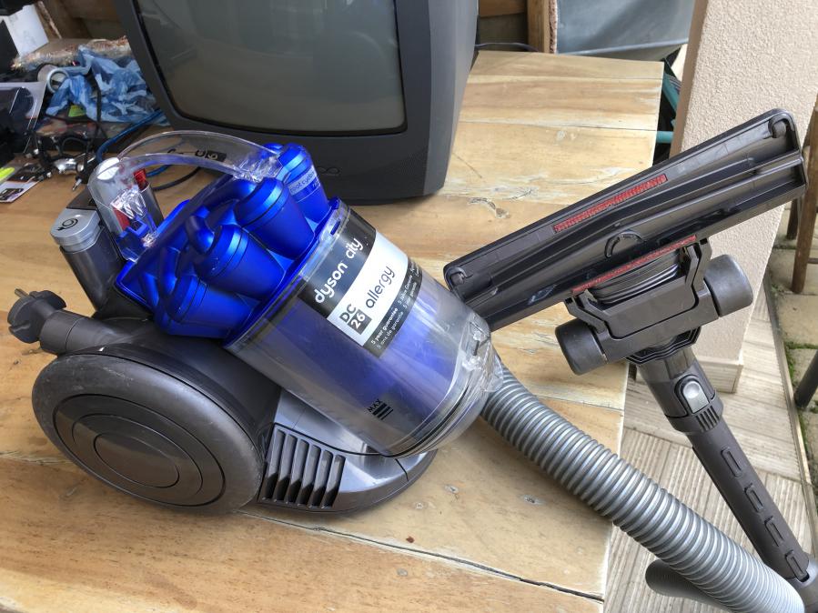 Мини прахосмукачка Dyson