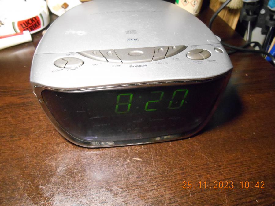 TCM 220057 radio clock alarm cd