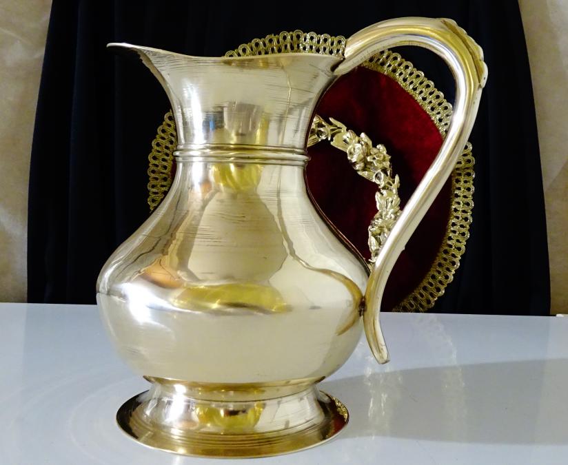 Бронзова кана за вино 3л., 730 гр., перфектна.