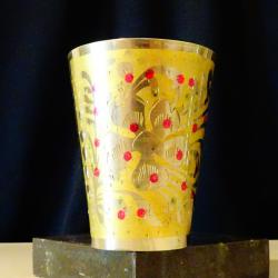Старинна бронзова чаша, декорирана.