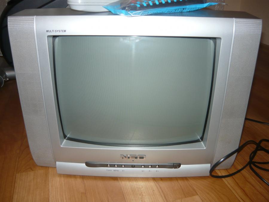 NEO -цветен телевизор и стойка