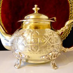 Марокански бронзов чайник, кана Royal Manchester.