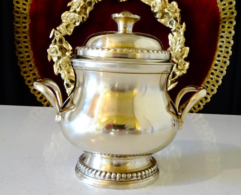 Бронзова захарница, Луи Xvi, перлен релеф.