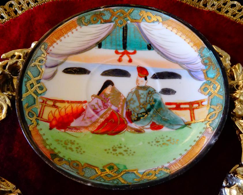 Китайска порцеланова чиния, злато.