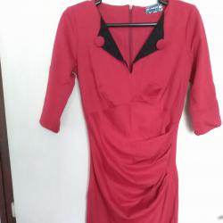 червена рокля