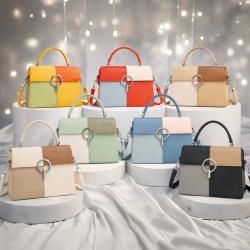 Многоцветна дамска чанта с метална тока и дълга дръжка