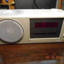 Swing 1034n Radio clock alarm with night light- vintage 1983