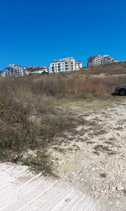 Продавам парцел на 100м. от брега на морето