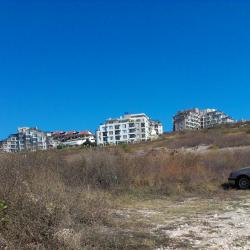 Продавам парцел на 100м. от брега на морето