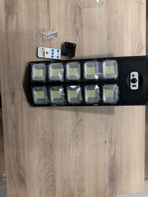 Led соларна улична лампа - сензор за движение и дистанционно управлени