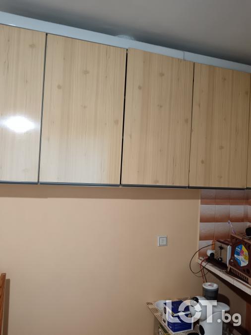 Продавам кухненски шкафове