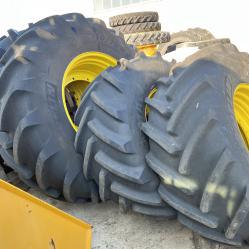 Комплект гуми Michelin и джанти John Deere за трактори