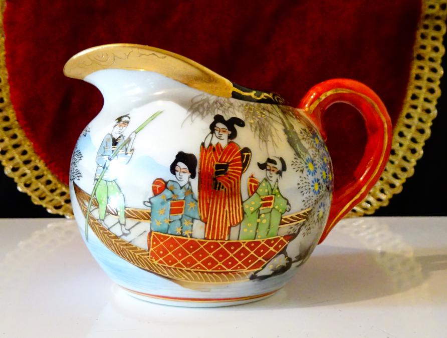 Кана, каничка японски порцелан Sаtsuma, злато.