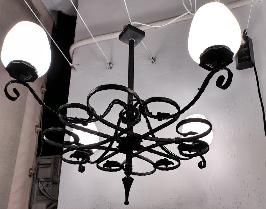 Продавам осветително тяло