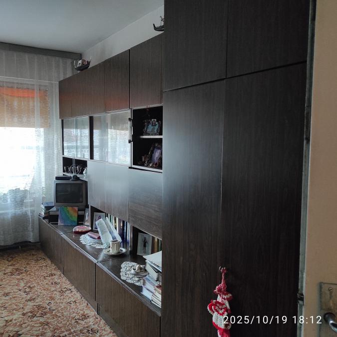 Продавам секция