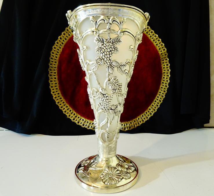 Посребрена ваза, лози, грозде, Art Nouveau
