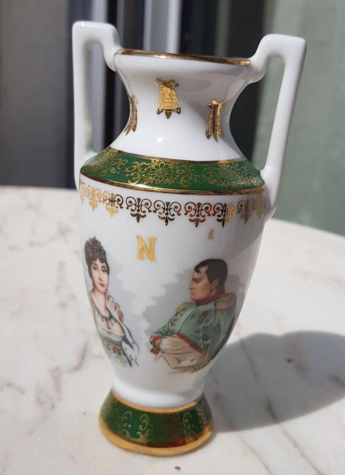 Старинна порцеланова вазичка Наполеон и Жозефина