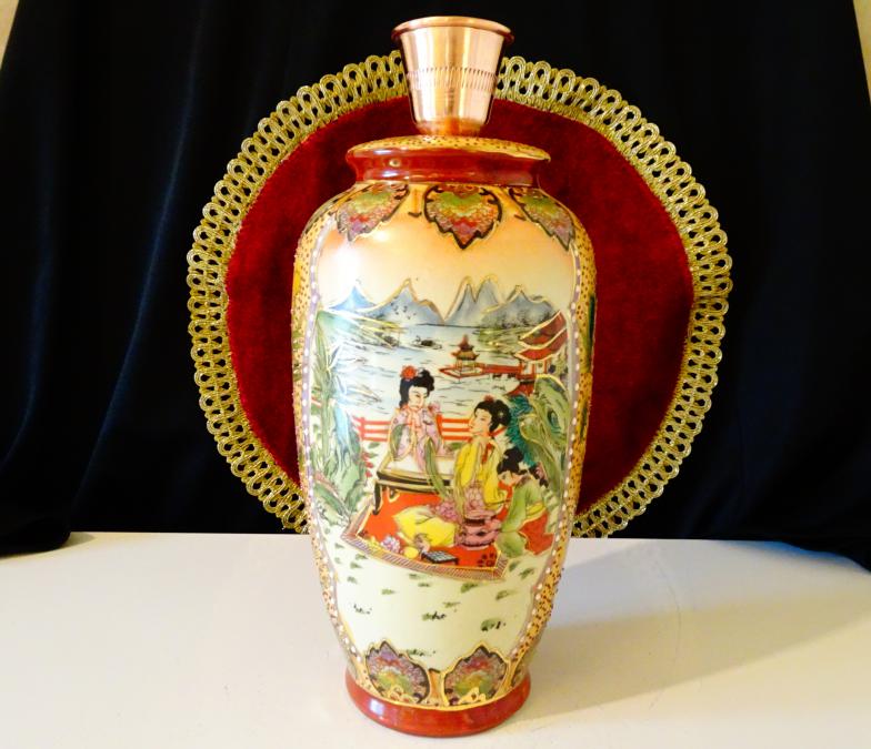 Японски свещник, японски порцелан Сацума и чиста мед.