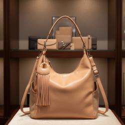 Дамска чанта с висулка и странични джобове в 7 цвята  стилна, вместит