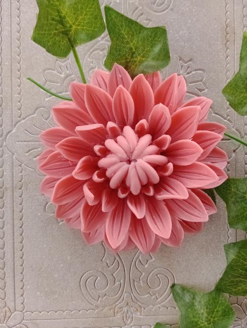 Aроматен, карвинг сапун далия, ръчно изработен, пролетен акцент за дом..