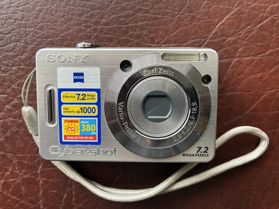 Продавам цифров фoтоапарат sony cyber shot dsc w55