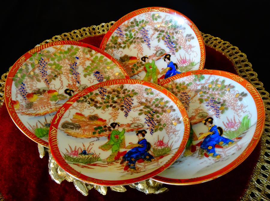 Японски порцеланови чинии, гейши, злато.