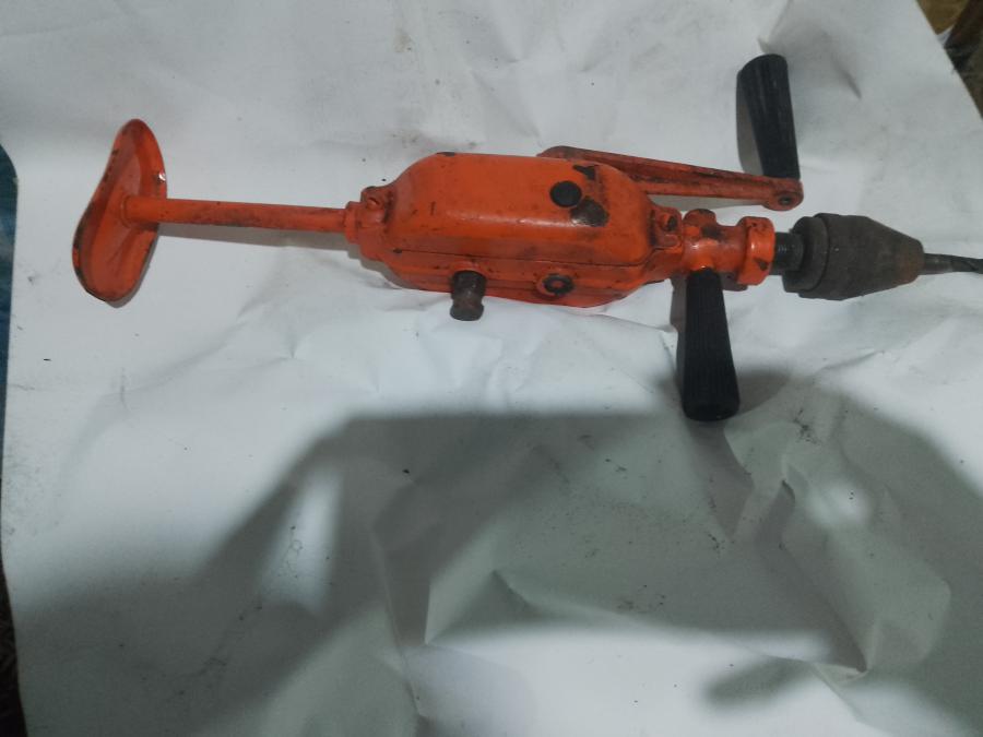 Ръчна бормашина