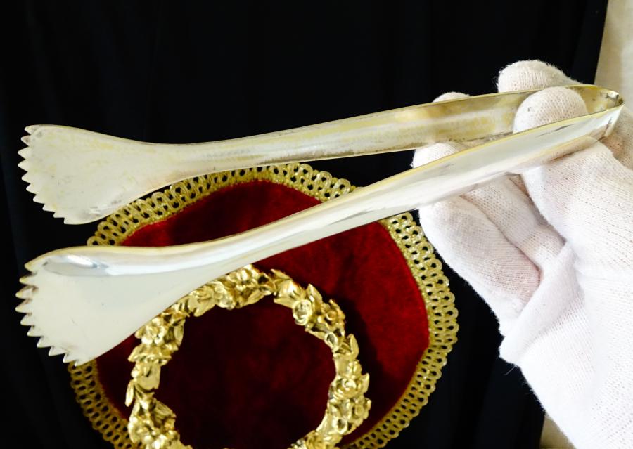 Посребрена бронзова щипка за лед, захар.