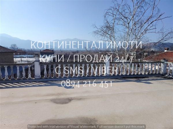 кодо 62241. Двуетажна тухлена къща 170м2 с двор 800м2 с гаражи. Намира