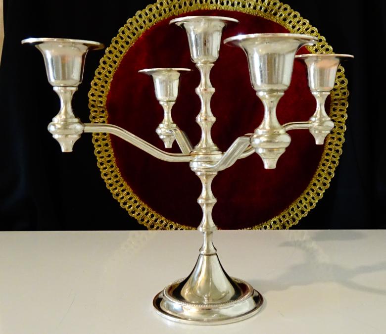 Посребрен свещник петица, чиста мед, 21 см.