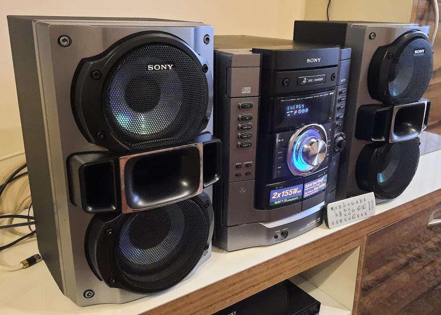 аудио система Sony с дист-топ състояние