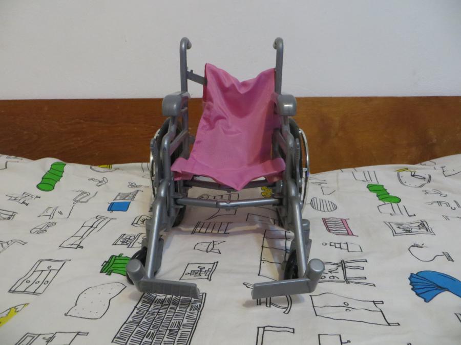 Кукленска инвалидна количка