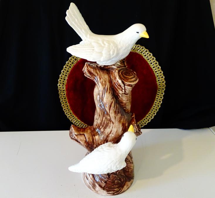 Порцеланова статуетка Гълъби, бутилка за вино, Bassano.