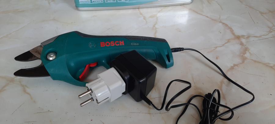 Продавам Акумулаторна градинска ножица Bosch Ciso