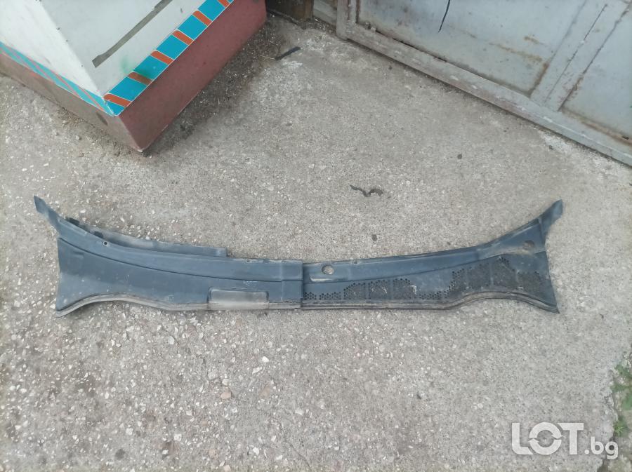 Кора под чистачките за Фолксваген Поло. 96 год.