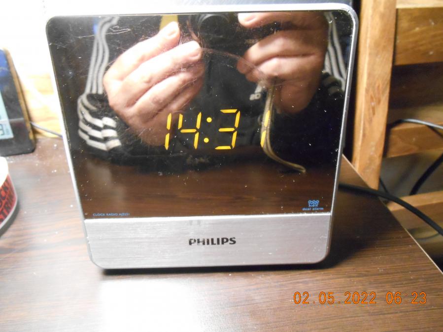 Philips Aj3132 Clock alarm FM