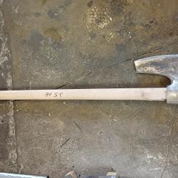 Брадви наедро и дребно