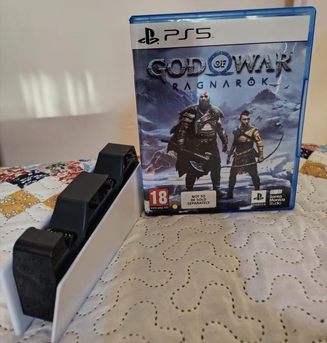 Комплект игра за Ps5 God of War Ragnarok Оригинално зарядно устройст