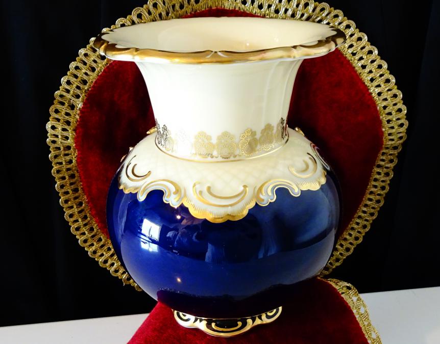 Порцеланова ваза, баварски порцелан Schumann, злато, кобалт.