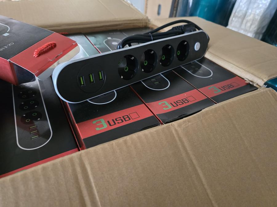 Разклонител с 4 гнезда и 3 USB порта 2500w с 2м кабел