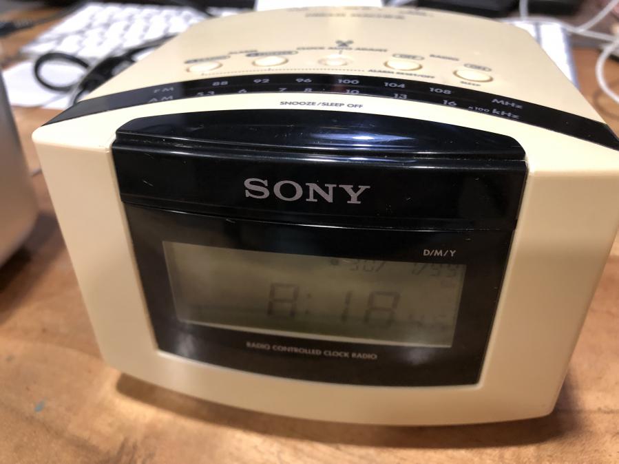 Радиочасовник Sony