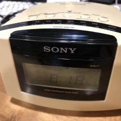Радиочасовник Sony