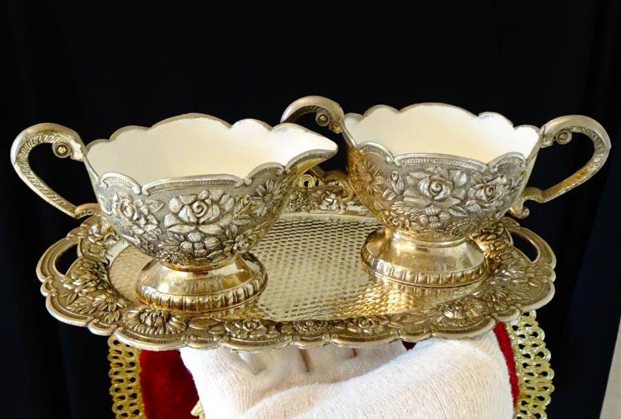 Посребрена каничка, захарница и поднос, рози, барок.